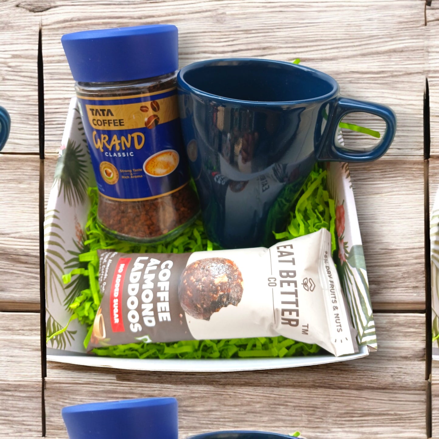 Coffee connoisseur mini box with instant coffee jar, premium coffee mug and a healthy coffee flavored snack